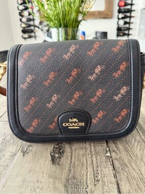 Coach Saddle Bag with Horse and Carriage, classic style!